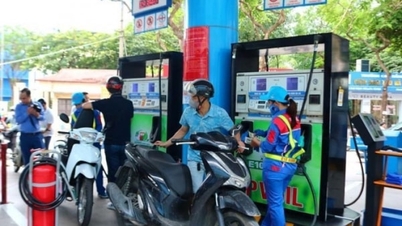 Gasoline prices dropped by nearly 100 VND/liter from 3:00 p.m. this afternoon.