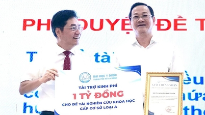 Ho Chi Minh City University of Medicine and Pharmacy sponsort 3,5 miljard VND voor twee onderzoeksgroepen op het gebied van vroege kankerdiagnostiek