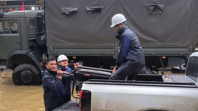 Les opérateurs de réseau déploient des véhicules de diffusion sur le terrain pour répondre à la tempête n° 13