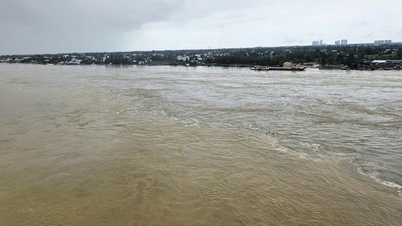 Dotknięte burzą nr 13 powodzie w rzekach Da Nang i Hue ponownie się wzmagają