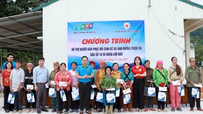 Trao 200 suất quà hỗ trợ người dân xã Thuận Hòa khắc phục hậu quả thiên tai