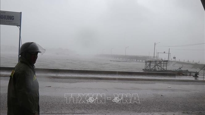 Three people were swept away off the coast of Ly Son, unable to reach shore as the storm was about to make landfall.