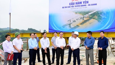 סגן היושב ראש הקבוע של ועדת העם המחוזית, נגוין מאן טואן, סקר את התקדמות הכביש המהיר טוין קוואנג - הא גיאנג.