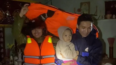 La comuna de Van Thang evacuó urgentemente a 13 hogares en zonas con riesgo de inundación.