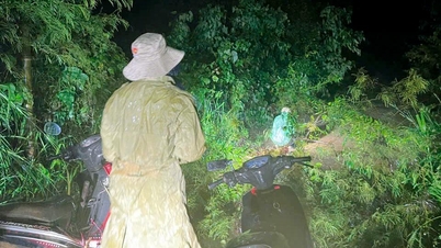 Κοινότητα Ταμ Τζιανγκ: Αυτοκίνητο παρασύρθηκε από τα νερά της πλημμύρας, ο οδηγός ευτυχώς σώθηκε