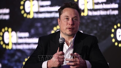 ارب پتی ایلون مسک کو 1 ٹریلین ڈالر کا بونس پیکج ملے گا۔