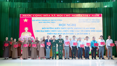 Куангнинь: Церемония закрытия обучения по национальной обороне и безопасности для религиозных деятелей и должностных лиц