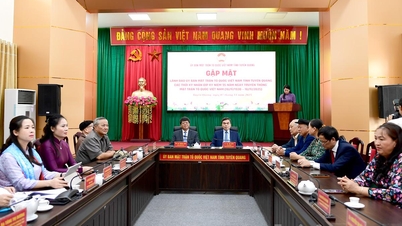 คณะกรรมการแนวร่วมปิตุภูมิเวียดนามจังหวัดเตวียนกวางได้พบปะกับผู้นำแนวร่วมปิตุภูมิจังหวัดในแต่ละช่วงเวลา