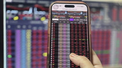 শীর্ষের পরে, শেয়ার বাজারের তাড়াহুড়ো করে পদক্ষেপ নেওয়ার চেয়ে ধৈর্যের প্রয়োজন।