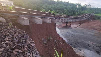 بستر جاده راه آهن توسط طوفان شماره ۱۳ شسته شده است