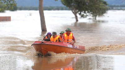 ប្រើប្រាស់​កាណូត​ជួយ​សង្គ្រោះ​មនុស្ស​៩​នាក់​ដែល​ជាប់​ក្នុង​ជំនន់​ទឹក​ជំនន់​នៅ​ឃុំ​អៀ​ទុល​
