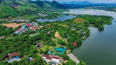 ກ່ຽວ​ກັບ​ໄທ ຫງວຽນ​ໄປ​ຢ້ຽມ​ຢາມ​ທະ​ເລ Nui Coc
