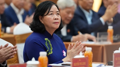 Samrådet valde Ms Bui Thi Minh Hoai till ordförande för centralkommittén för Vietnams fosterlandsfront.