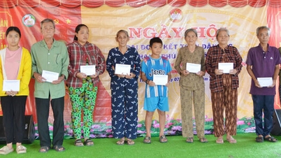 Εθνική Ημέρα Μεγάλης Ενότητας στο Thanh Phu Hamlet