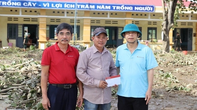 Agribank Chi nhánh Phú Yên hỗ trợ Trường Tiểu học Phú Mỡ khắc phục thiệt hại do bão số 13