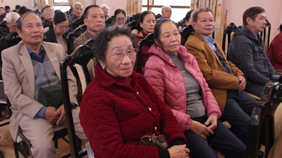 نزدیک به ۱۵۰ سالمند در جلسات تبلیغ و مشاوره در مورد بیمه‌های اجتماعی و بیمه‌های درمانی شرکت کردند.