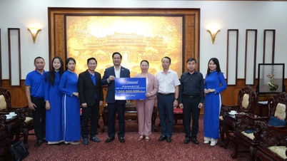 บริษัท Vietravel สนับสนุนเงิน 1 พันล้านดองเพื่อช่วยเหลือเมืองเว้ให้ผ่านพ้นผลกระทบจากน้ำท่วม