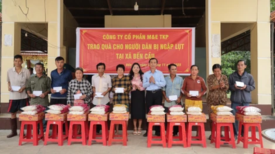 ບ້ານ​ເບັນ​ໂກ້ ມອບ​ຂອງຂວັນ​ໃຫ້​ປະຊາຊົນ​ຢູ່​ເຂດ​ປະສົບ​ໄພ​ນ້ຳ​ຖ້ວມ