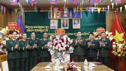 Wojskowa Akademia Medyczna zebrała się, aby uczcić 72. rocznicę Dnia Narodowego Kambodży