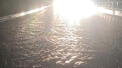 Vinh Hao - Phan Thiet Otoyolu yine sular altında kaldı, trafik saatlerce felç oldu