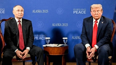 Președintele Trump lasă deschisă posibilitatea unei întâlniri cu domnul Putin în Ungaria.