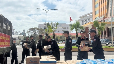 ក្រសួង​សន្តិសុខ​សាធារណៈ​ដឹក​ទំនិញ​សង្គ្រោះ​បន្ទាន់​ចំនួន ៤០ តោន​ទៅ​ឲ្យ​ប្រជាជន Gia Lai