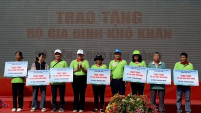 More than 5,000 people participated in the walk, donating nearly 1.5 billion VND to support the needy.