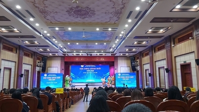 Proč musí firmy trávit čas rekvalifikací absolventů?