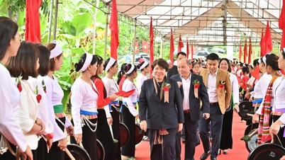 Merkezi Politika ve Strateji Komitesi Başkan Yardımcısı, Vietnam Kadın Ulusal Meclisi Milletvekilleri Grubu Başkanı Nguyen Thuy Anh, Phu Tho'da düzenlenen Ulusal Büyük Birlik Günü'ne katıldı.