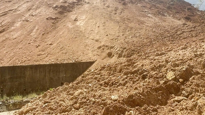 หลังเกิดแผ่นดินไหวขนาด 4.0 ริกเตอร์ หินและดินหลายพันลูกบาศก์เมตรไหลลงมาตามถนนในตำบลมังรี