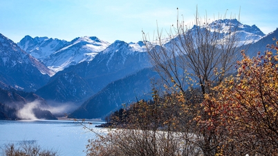 Két közeli barát, akik az ötvenes éveikben járnak, autót béreltek, hogy autóval felejthetetlen pillanatokat éljenek át Hszincsiangban.