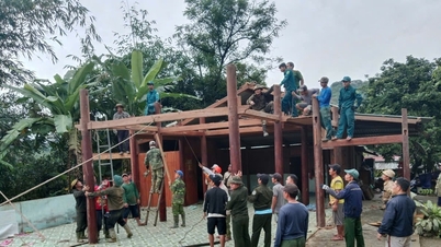 Nam Giang commune urgently evacuated 26 households from areas at risk of landslides and flash floods.