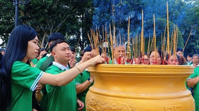 Sinh viên Lào, Campuchia dâng hương tưởng niệm Anh hùng liệt sĩ Võ Thị Sáu