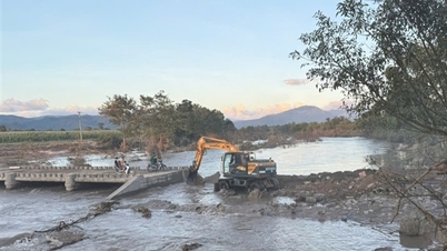 Inundațiile au măturat un canal de scurgere, 112 gospodării cu 521 de persoane fiind izolate