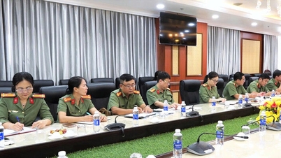 اداره ساخت و ساز و مدیریت پادگان‌ها با پلیس استان آن گیانگ در زمینه سرمایه‌گذاری‌های ساختمانی همکاری می‌کند.