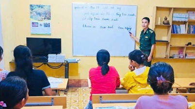 Chuyện về những 'thầy giáo quân hàm xanh'