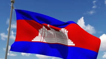 המפלגה, המדינה והממשלה של וייטנאם מברכות את יום השנה ה-72 ליום הלאומי של ממלכת קמבודיה.