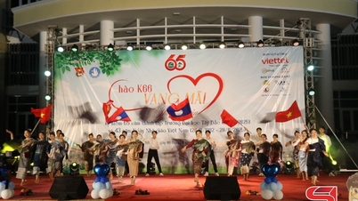 Malam Musik "Awet Muda" di Universitas Tay Bac