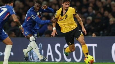 Chelsea se po vysokém vítězství nad Wolves dočasně posunula na druhé místo v Premier League.