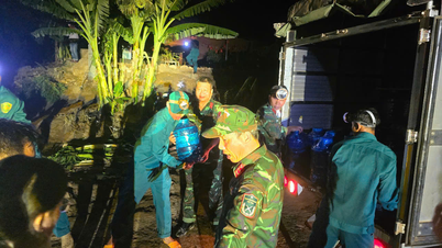 Gia Lai: Spillway បានបោកបក់ទៅឆ្ងាយ កងទ័ពចល័តជួយសង្គ្រោះមនុស្សនៅពេលយប់