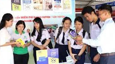 Pemberian penghargaan kompetisi di bidang sains, teknologi, dan inovasi di Dong Nai