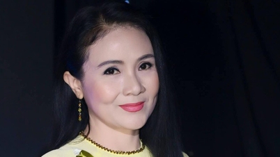 Thanh Ngan ຮ້ອງ​ເພງ​ພື້ນ​ເມືອງ​ໃນ​ວັນ​ວັນ​ນະ​ຄະ​ດີ ແລະ​ສິ​ລະ​ປະ​ນະ​ຄອນ ໂຮ່​ຈີ​ມິນ ຢູ່ ບາ​ຣີ - ຫວຸງ​ເຕົ່າ