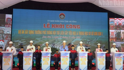 Başbakan Yardımcısı Nguyen Hoa Binh, Ha Tinh'teki sınır yatılı okulunun temel atma törenine katıldı.