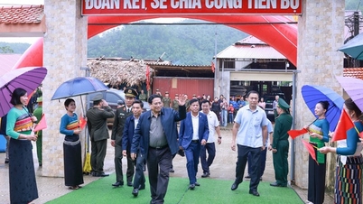 Perdana Menteri dan Timbalan Perdana Menteri secara serentak memulakan pembinaan sekolah berasrama penuh di komune sempadan