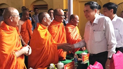 Przewodniczący Zgromadzenia Narodowego bierze udział w Dniu Wielkiej Jedności Narodowej w Can Tho