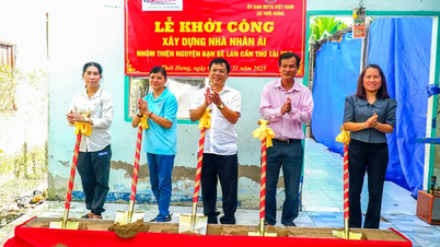 Ledare för Can Thos tidning, radio och tv samordnade med enheter för att börja bygga ett välgörenhetshus i Thoi Hung kommun.