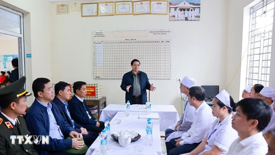 Başbakan, Yen Khuong sınır komünü yetkililerini ve halkını cesaretlendirdi.