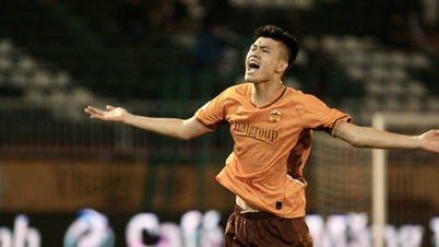 What did the 1.95 m tall 'tower' say after the first goal for HAGL? Thanh Hoa coach was so sad he 'cried'