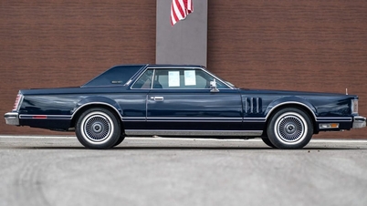 Lincoln Continental Mark V 1979 Collector Series วิ่ง 97 ไมล์