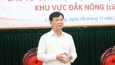 Chairman of Lam Dong Provincial People's Committee Ho Van Muoi works with communes, wards and units in the West